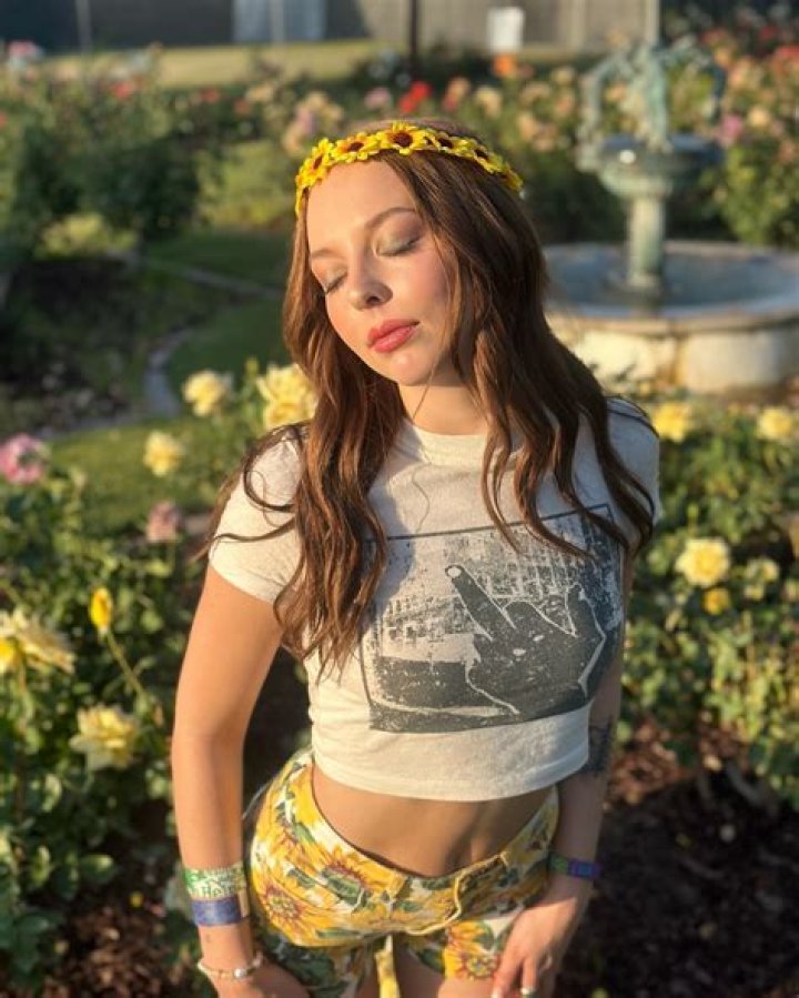 Lily Larimar Height, Weight, Net Worth, Age, Birthday, Wikipedia, Who, Nationality, Biography