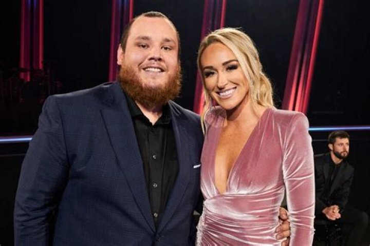 
Stu Laundy – Jana Hocking’s Boyfriend And Dating Life 