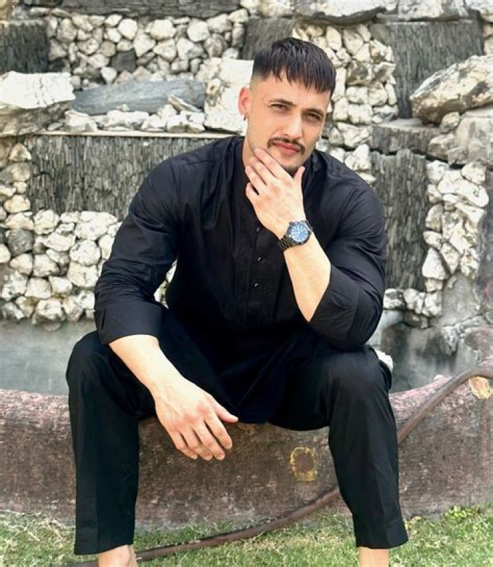 
Umar Riaz Height, Weight, Net Worth, Age, Birthday, Wikipedia, Who, Nationality, Biography 