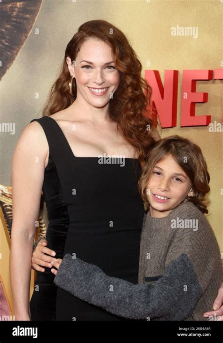 
Who is Amanda Righetti from “Captain America”? Her Bio: Husband, Net Worth, Family, House, Baby 
