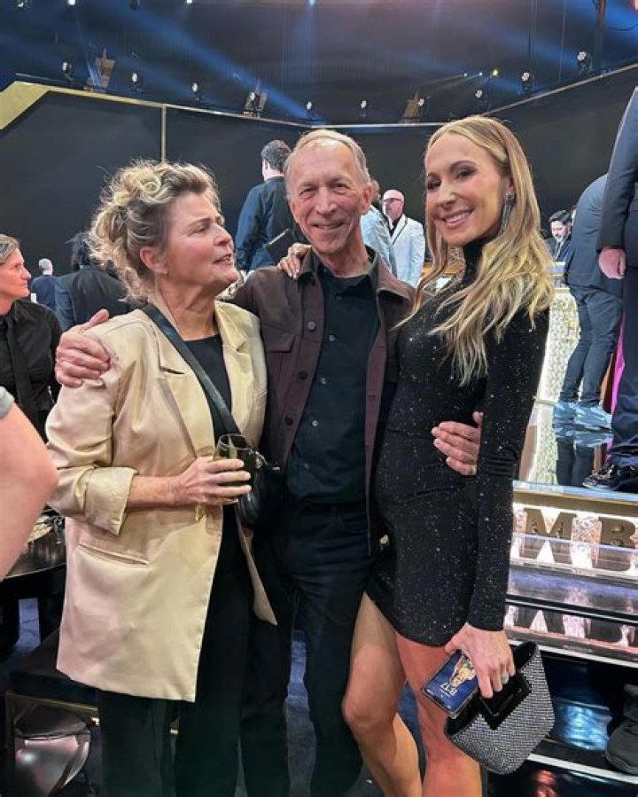 
Who Is Julie Glaser? Nikki Glaser Mother Reacts To Seeing Her Daughter’s Collection 